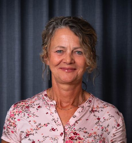 Karin Skjøth, Efterskolerne