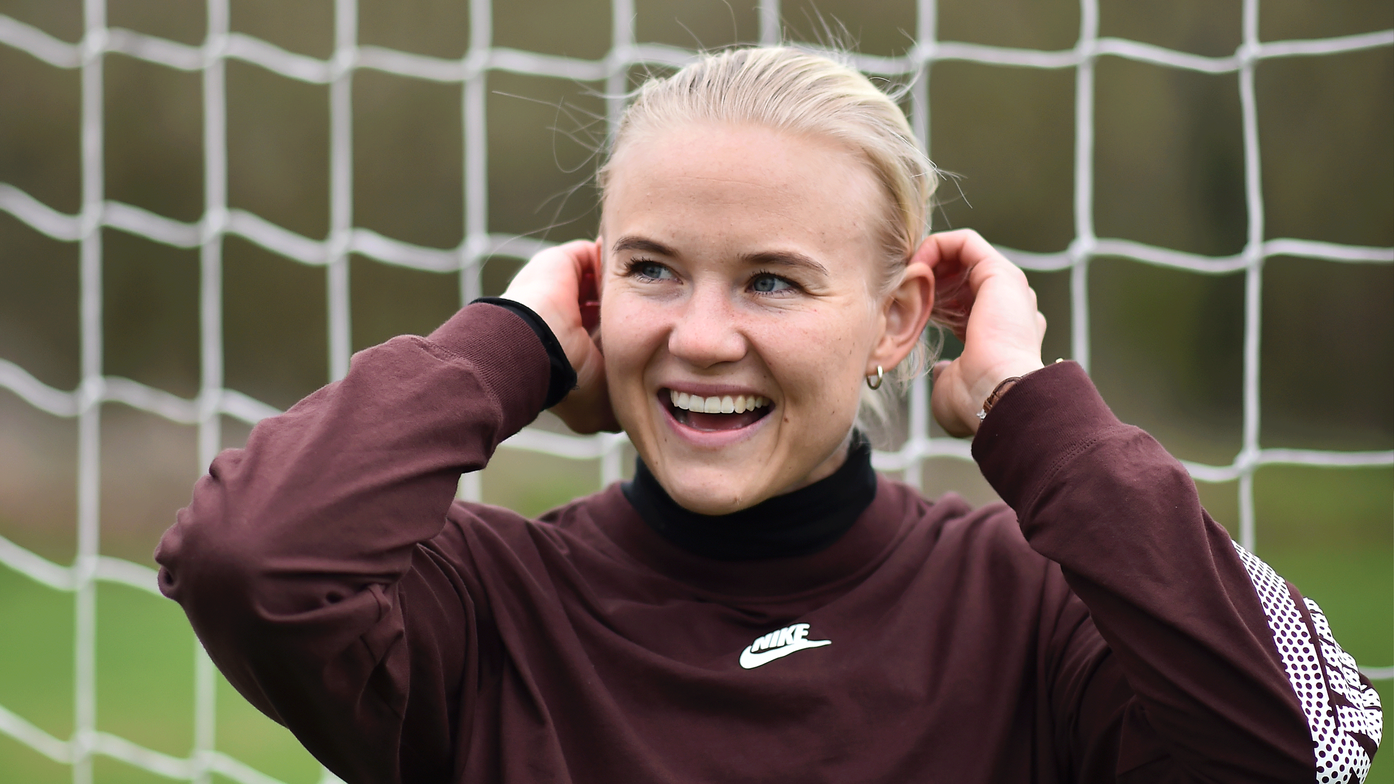 Pernille Harder Fodboldlandsholdet Og ISI Idrtsefterskole1portrt2223pernilleharderfotoharrietlander2